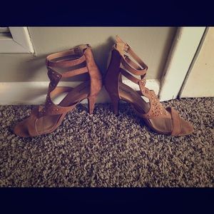 Lulus brown LOW HEELS